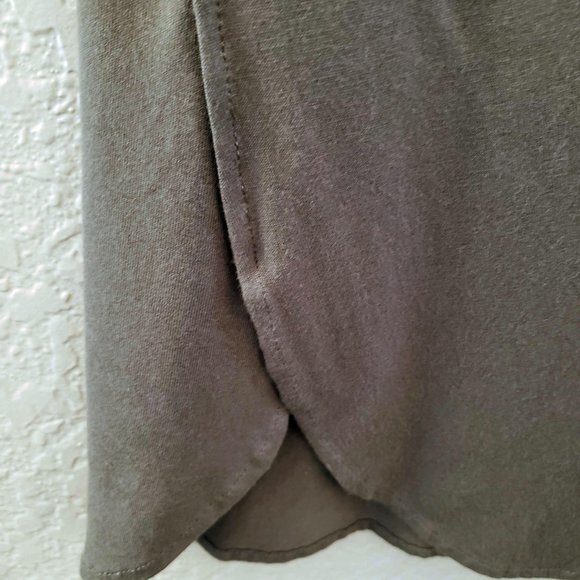 Crosby Olive Green Center Seam Short Sleeve Chiffon Trimmed V-Neck Top - Size L - Picture 3 of 6